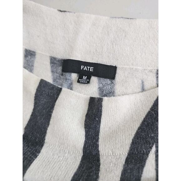 Fate~Woma Sz. M~Off-Whire/Gray Zebra Animal Print Boat Neck Sweater Angora Blend - Picture 6 of 13
